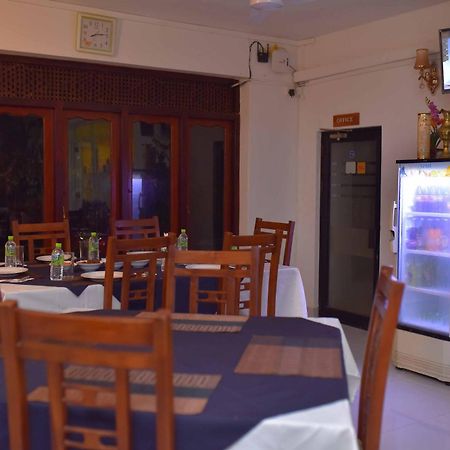 Emarald Holiday Homes アヌラーダプラ エクステリア 写真