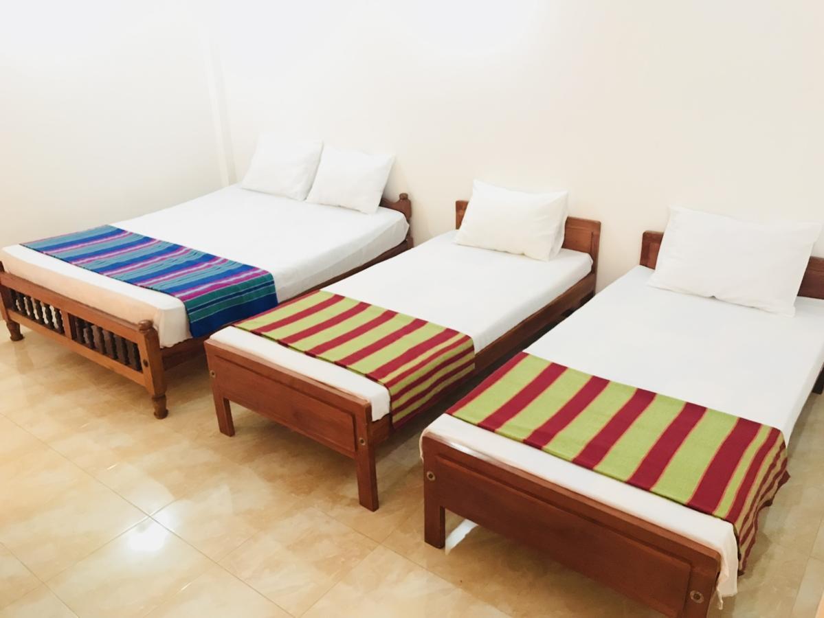 Emarald Holiday Homes アヌラーダプラ エクステリア 写真